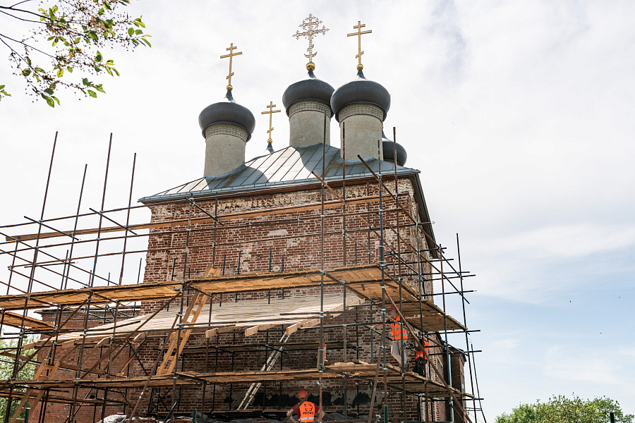 Молебен на начало реставрации Казанского храма города Серпухова